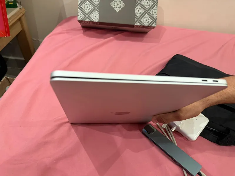 MacBook bro as new +icos new+multifunction +protector screen